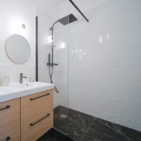 Get mornings off to a relaxing start with a soak under the rainfall shower