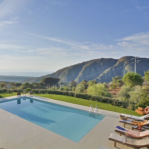 The stunning views of the mountains and Palermo Bay