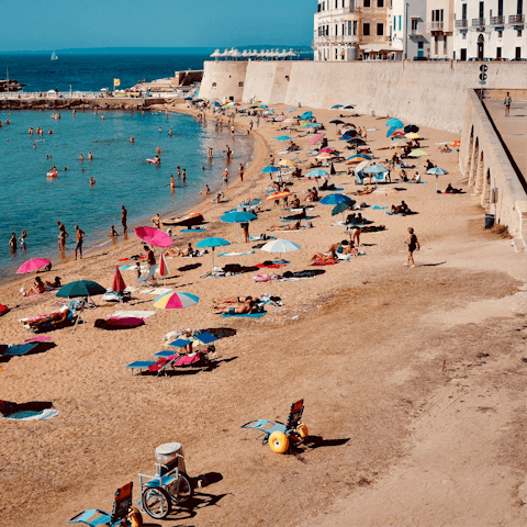 Walk just three minutes to the gorgeous Gallipoli Beach 