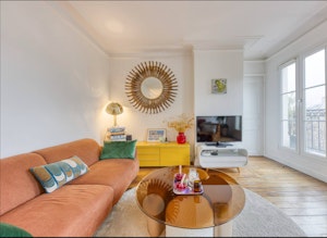 Mornings in Paris image 9