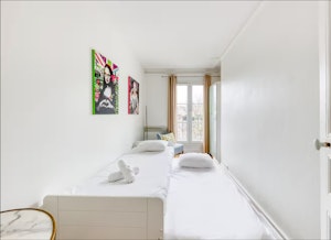 Mornings in Paris image 2
