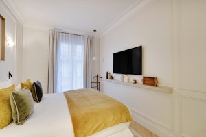Beautiful Avenue image 13