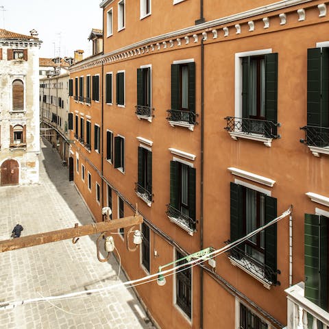 Pop your head out of your window and savour your morning coffee while taking in the atmospheric scenes of Venice