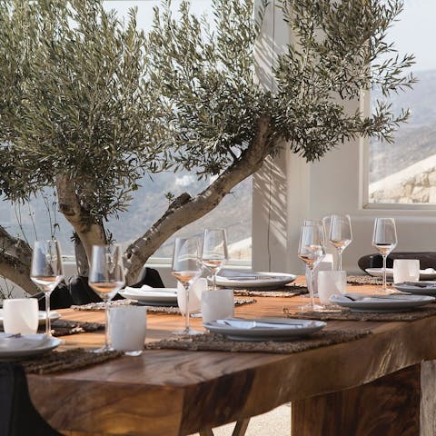 Serve up a delicious alfresco feast at the outdoor table