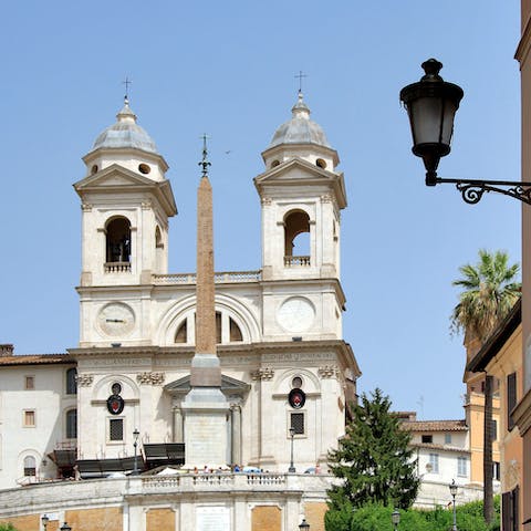 Walk to the Spanish Steps and Piazza di Spagna in less than ten minutes