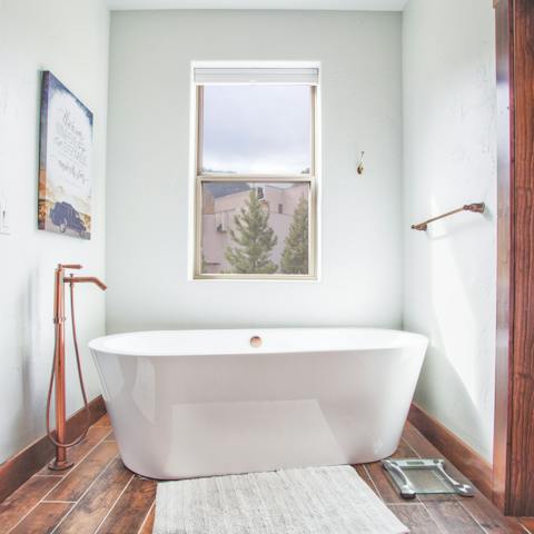 Warm up in the beautiful free-standing bathtub