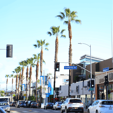 Walk ten minutes to Abbot Kinney – a street full of incredible restaurants and boutiques