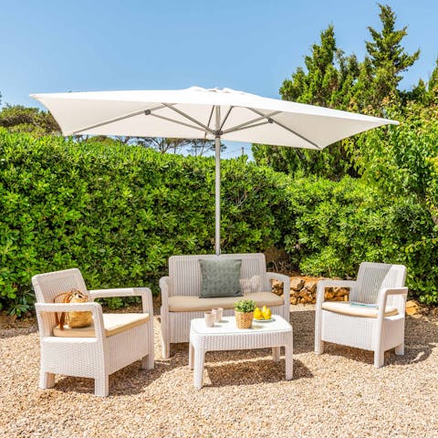 Relax with a sangria in the shade of the parasol