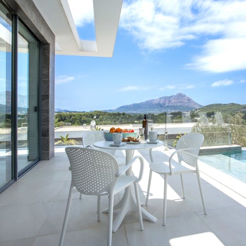 Enjoy breakfast in the sunshine on the pool deck 