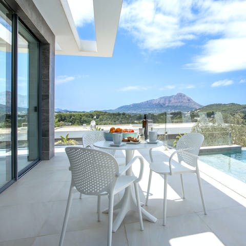 Enjoy breakfast in the sunshine on the pool deck