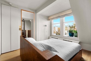 Knightsbridge Bright image 13