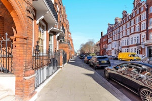 Knightsbridge Bright image 10
