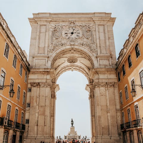 Enter the elegant Praça do Comércio through the imposing Arco da Rua Augusta – it's just 150 metres from your apartment