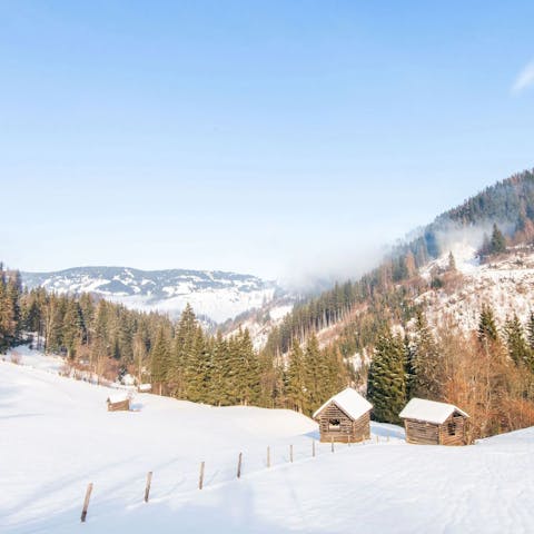 Take an organised skiing or hiking tour and savour the beauty of the Rauris Valley 