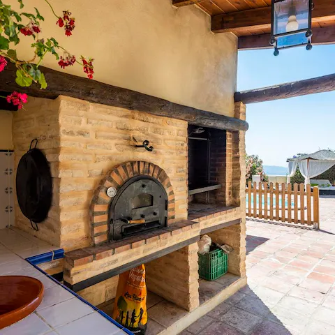 Prepare a light lunch of delicious Spanish specialties in this fabulous outdoor kitchen
