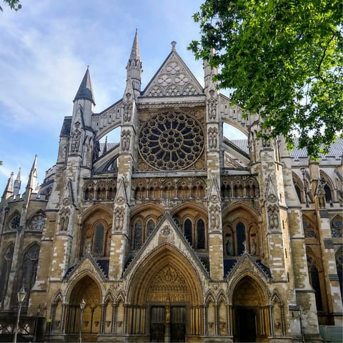 Stay just a four-minute walk away from Westminster Abbey 