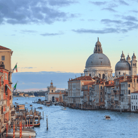 Stay on the Grand Canal, right in the heart of this atmospheric city, and explore the sights with ease