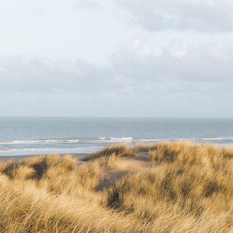 Spend your days sprawled out on Bredene Strand, a five-minute stroll away