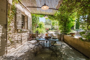 Romantic & Rustic Refuge image 13