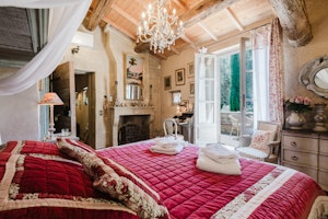 Romantic & Rustic Refuge image 12