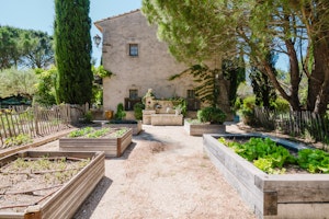 Romantic & Rustic Refuge image 9