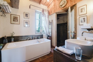 Romantic & Rustic Refuge image 7