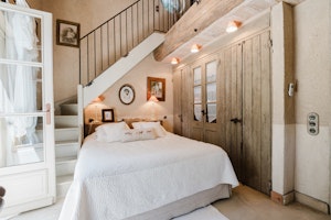 Romantic & Rustic Refuge image 4