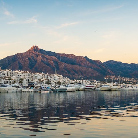 Enjoy your stay in Marbella, close to the promenade and the beach