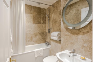 Glittering Prize image 5