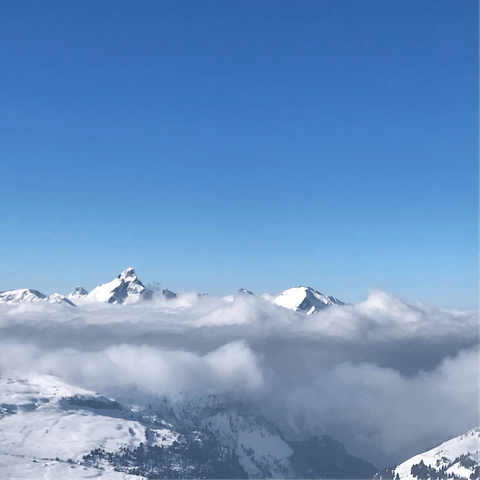 Go skiing in Arâches-la-Frasse using the free shuttle bus, three minutes away