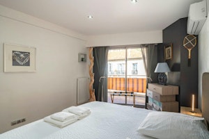 Port-Side Apartment image 13