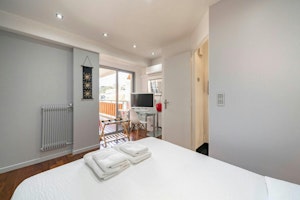 Port-Side Apartment image 12