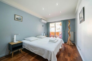 Port-Side Apartment image 10