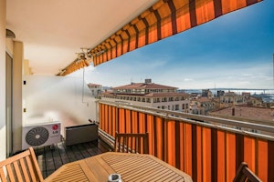 Port-Side Apartment image 7