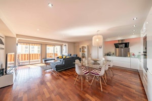 Port-Side Apartment image 6