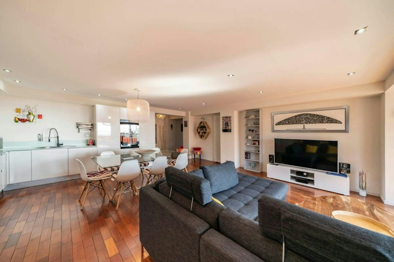 Port-Side Apartment additional image