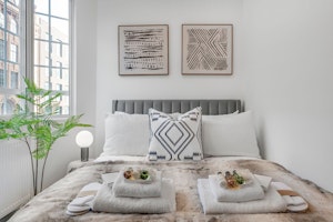 Chelsea Comfort image 6