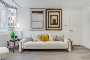 Chelsea Comfort image 1