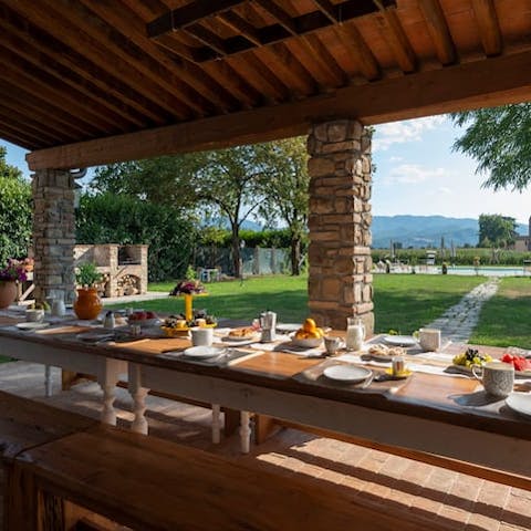 Enjoy a rustic feast from the vegetable garden in the loggia