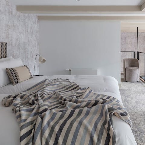 Get a good night's sleep on the mezzanine-level bed