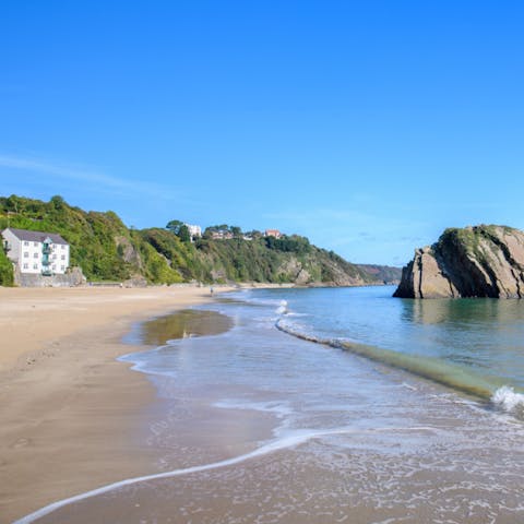 Stay just a ten-minute walk away from Saundersfoot Beach