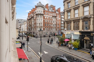 Bloomsbury Moment image 8