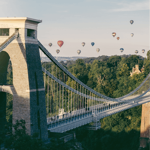 Enjoy the spectacular sight of Clifton Suspension Bridge