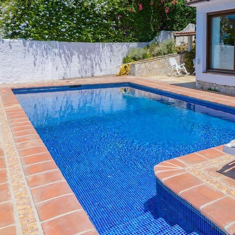 Cool off from the Mediterranean sunshine in the swimming pool 
