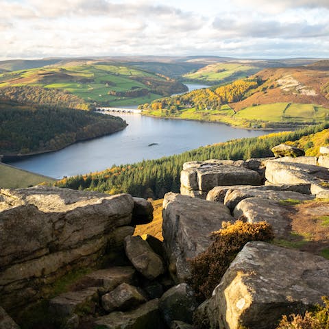 Hike through the spectacular scenery of the national park – Hope Valley is half an hour away