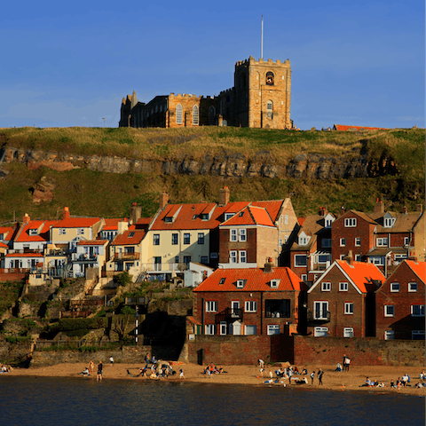 Explore Whitby with ease from your fantastic location – the centre is just a ten-minute walk away, along the promenade