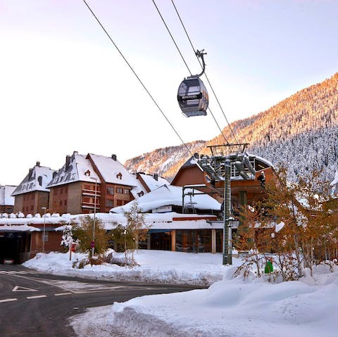 Access the ski lift directly from the apartment building