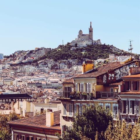 Discover the beauty of Marseille's centre, an easy drive from your home