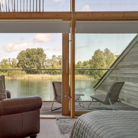 Wake up every morning to breathtaking views out of your glass fronted house