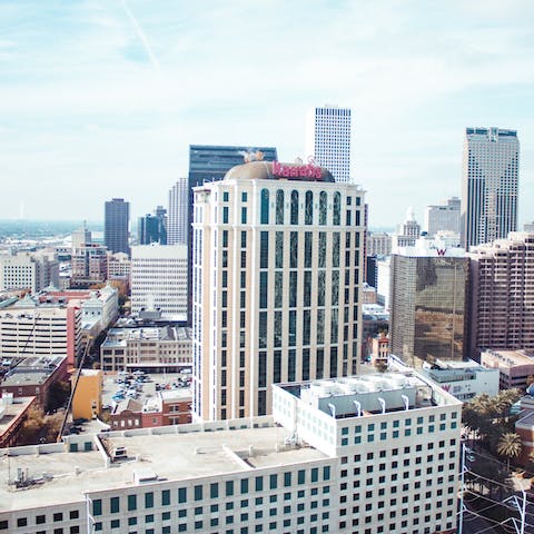 Discover the Big Easy from your central location